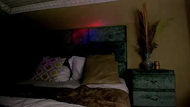 NoaahTylor online show from May 3, 4:06 am