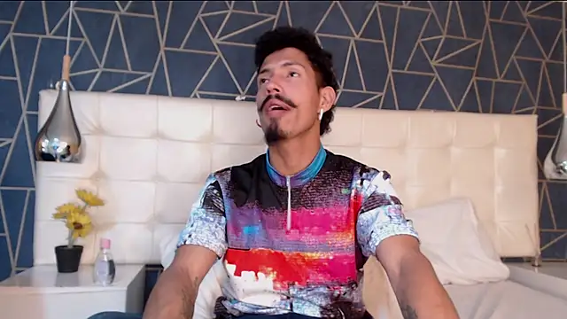 NoaahTylor online show from February 18, 12:52 am