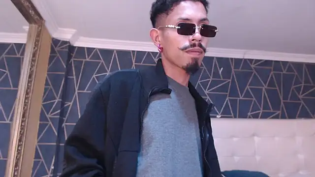 NoaahTylor online show from February 25, 8:52 pm