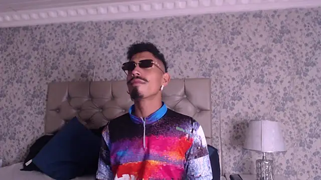 NoaahTylor online show from February 21, 7:49 pm