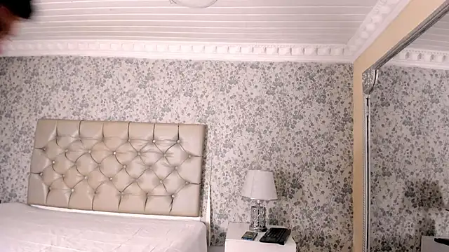 NoaahTylor online show from April 13, 3:21 am