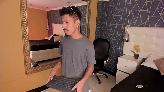 NoaahTylor online show from March 25, 9:14 pm