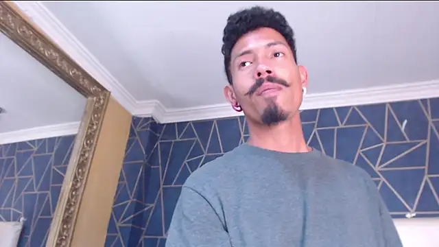 NoaahTylor online show from February 18, 8:05 pm