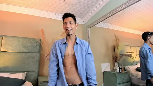 NoaahTylor online show from July 17, 3:59 am