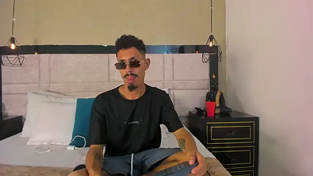 NoaahTylor online show from March 14, 8:48 pm