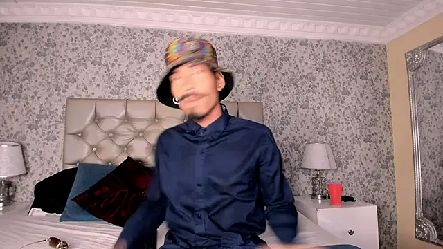 NoaahTylor online show from April 1, 9:12 pm