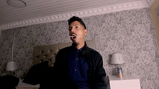 NoaahTylor online show from April 6, 3:13 am