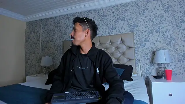 NoaahTylor online show from March 29, 9:05 pm