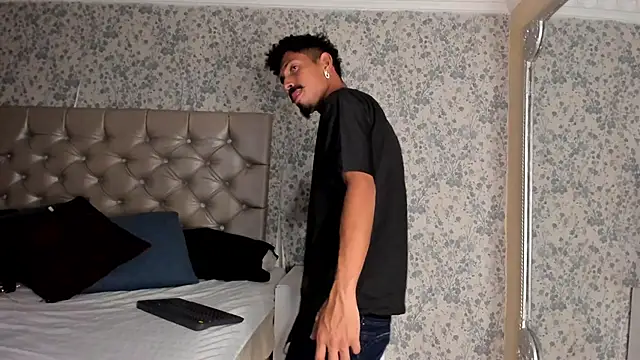 NoaahTylor online show from March 7, 7:30 pm