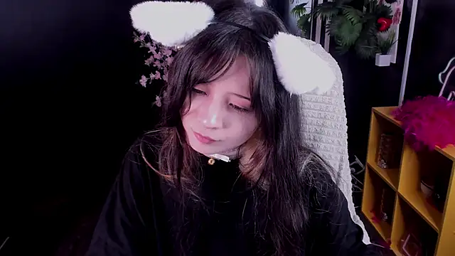 Snapshot of May_Ling chatting on June 18, 11:37 am May Ling online show from June 18, 11:37 am