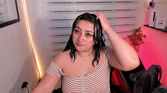 Snapshot of Emily_Jonesh chatting on July 14, 12:33 pm Emily Jonesh online show from July 14, 12:33 pm