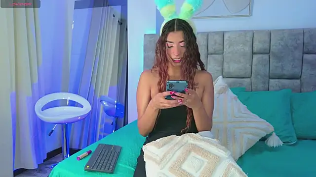 MelanyStone  online show from March 25, 1:32 pm