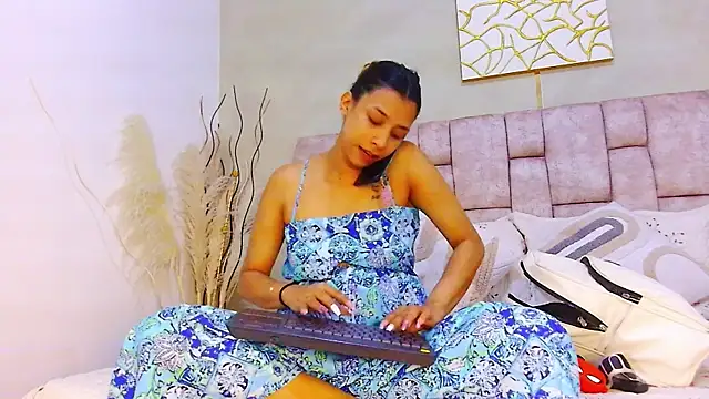 MelanyStone  online show from May 23, 1:43 pm
