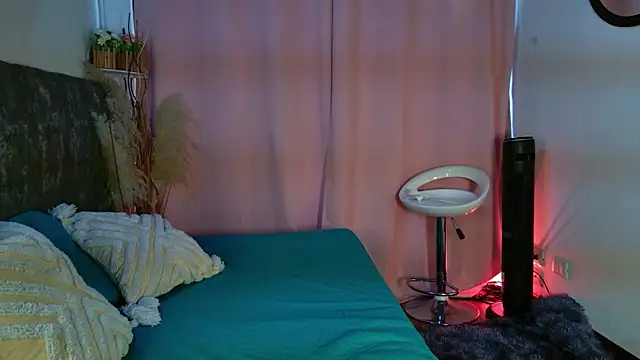 Snapshot of MelanyStone_ chatting on March 1, 4:29 pm MelanyStone online show from March 1, 4:29 pm