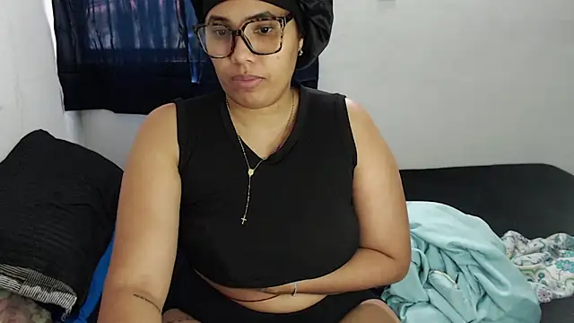 Snapshot of Mrsafroditha chatting on February 24, 8:42 pm Mrsafroditha online show from February 24, 8:42 pm