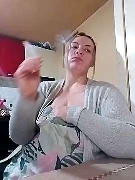 HotStepmommy4 online show from February 14, 9:48 pm