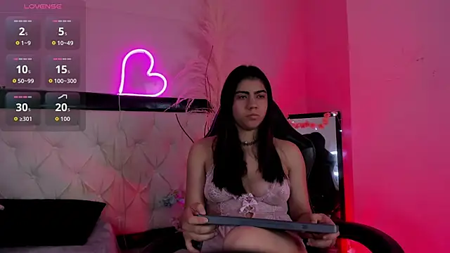 Snapshot of Siena_fox chatting on July 10, 7:03 pm Siena fox online show from July 10, 7:03 pm