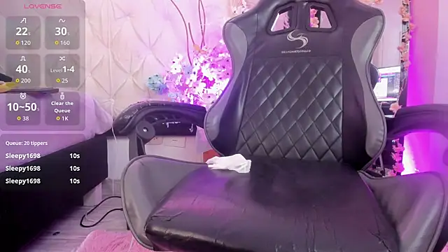 Snapshot of Siena_fox chatting on June 11, 12:32 am Siena fox online show from June 11, 12:32 am