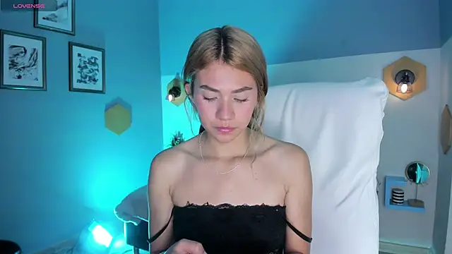 Chris Velvett online show from March 22, 8:10 pm