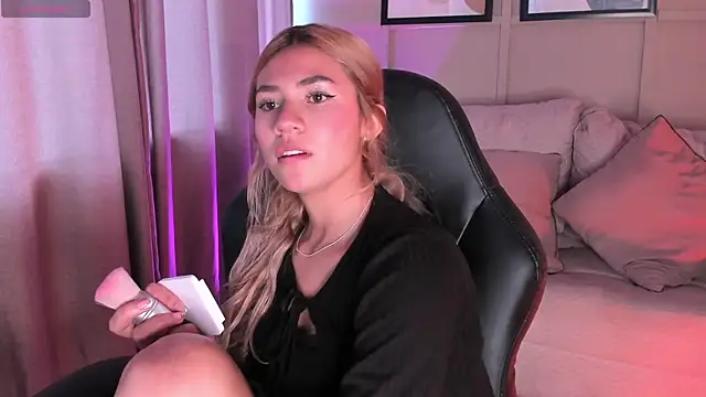 Chris Velvett online show from March 25, 8:52 pm