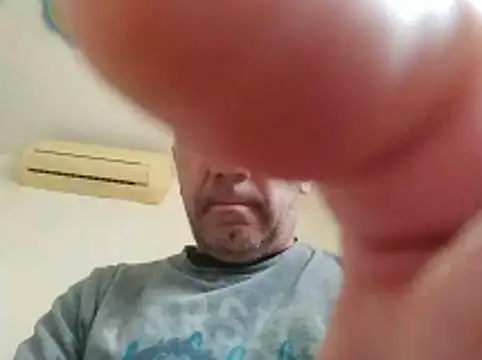 Snapshot of davidgra19788 chatting on April 2, 9:27 am davidgra19788 online show from April 2, 9:27 am