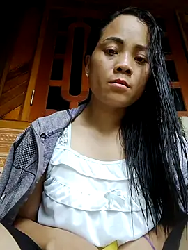 Snapshot of molly-xx chatting on June 22, 3:47 am molly-xx online show from June 22, 3:47 am