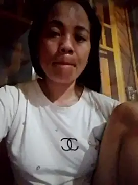 Snapshot of molly-xx chatting on June 17, 5:23 pm molly-xx online show from June 17, 5:23 pm