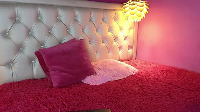 ivonne heaven online show from February 26, 4:23 am