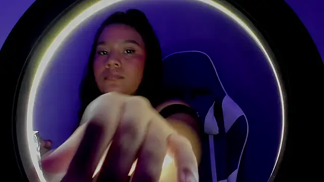 ZoeParcker online show from February 17, 1:30 pm