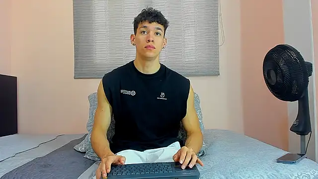 Snapshot of Muscle__Myke chatting on February 22, 12:29 pm Muscle Myke online show from February 22, 12:29 pm