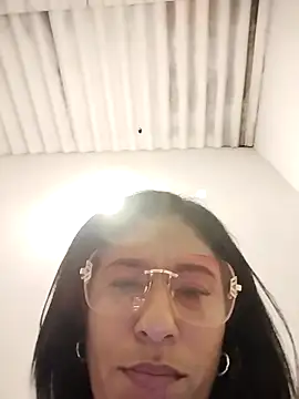 Snapshot of cardigwe chatting on April 6, 3:35 am cardigwe online show from April 6, 3:35 am