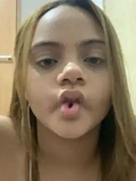 Snapshot of ayla0881 chatting on July 5, 8:10 am ayla0881 online show from July 5, 8:10 am