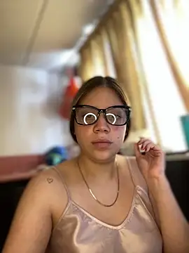 Snapshot of alaina_blesssed chatting on February 23, 3:45 pm alaina blesssed online show from February 23, 3:45 pm