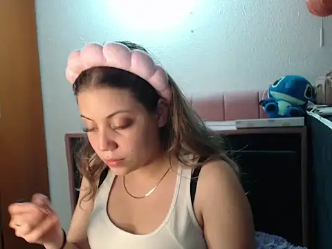 Snapshot of alaina_blesssed chatting on February 20, 5:15 am alaina blesssed online show from February 20, 5:15 am