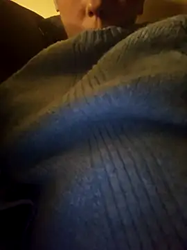 Snapshot of ShySweetheart chatting on February 19, 5:15 am ShySweetheart online show from February 19, 5:15 am