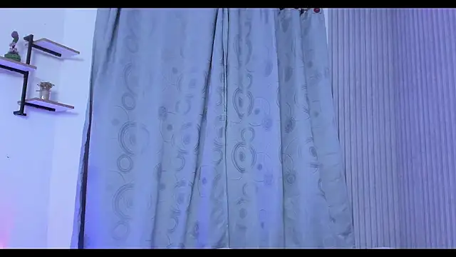 RaiderandRoxie1 online show from April 21, 1:42 am