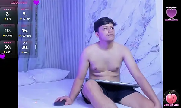 Snapshot of RaiderandRoxie1 chatting on March 1, 12:21 am RaiderandRoxie1 online show from March 1, 12:21 am