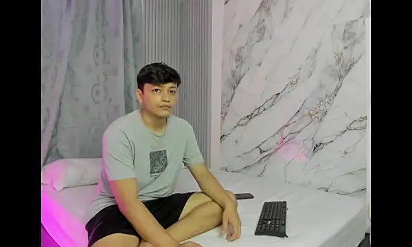 Snapshot of RaiderandRoxie1 chatting on February 23, 11:05 pm RaiderandRoxie1 online show from February 23, 11:05 pm