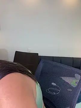 Hanna Williams   online show from February 12, 3:17 am