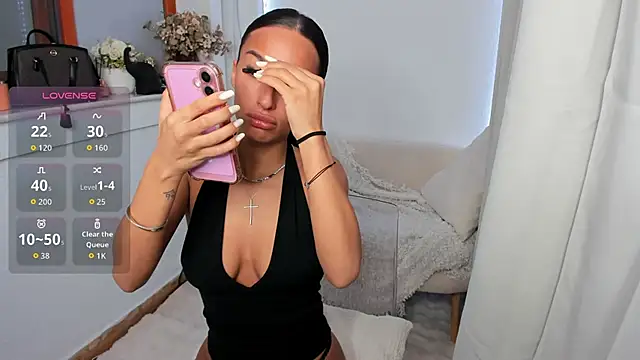 EvaK  online show from April 15, 8:20 pm