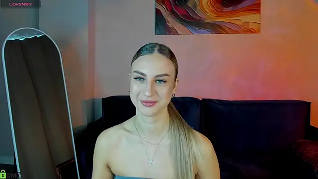 Snapshot of Silen_Tori chatting on February 19, 9:39 am Silen Tori online show from February 19, 9:39 am