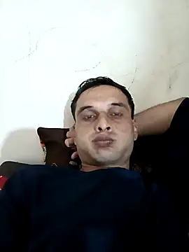 Snapshot of Beinghorny83 chatting on February 11, 9:31 am Beinghorny83 online show from February 11, 9:31 am