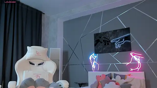 naomi reiss online show from April 2, 1:24 am