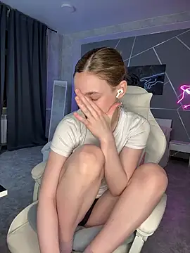 naomi reiss online show from May 28, 1:57 am