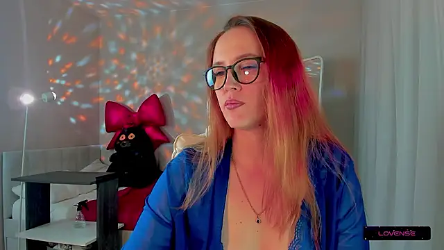 Snapshot of she_wolf chatting on February 19, 1:08 pm she wolf online show from February 19, 1:08 pm