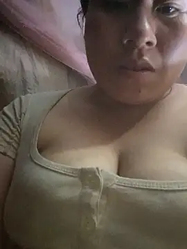 Snapshot of plump-bums chatting on February 18, 1:40 pm plump-bums online show from February 18, 1:40 pm