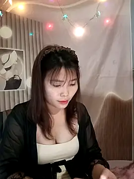 Snapshot of Girl-crazy1 chatting on February 17, 4:43 am Girl-crazy1 online show from February 17, 4:43 am