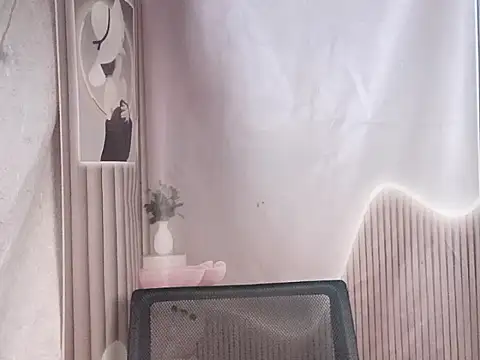 Snapshot of Girl-crazy1 chatting on March 1, 6:57 am Girl-crazy1 online show from March 1, 6:57 am