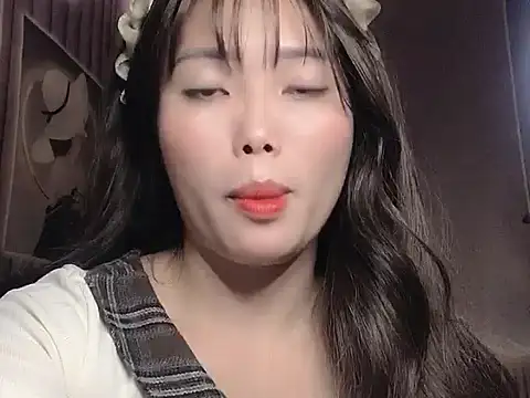 Snapshot of Girl-crazy1 chatting on February 26, 8:47 am Girl-crazy1 online show from February 26, 8:47 am