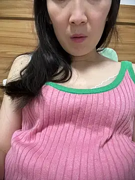 Snapshot of YaoYao-97 chatting on February 15, 2:49 pm YaoYao-97 online show from February 15, 2:49 pm